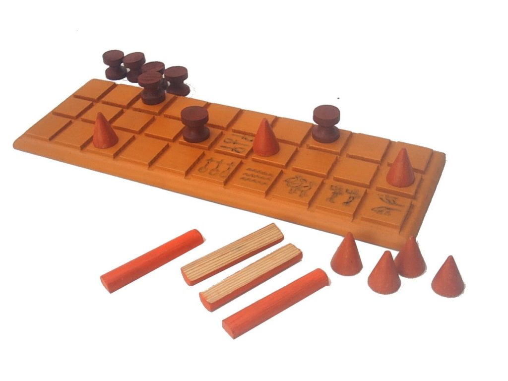 Senet: um dos jogos de tabuleiro mais antigos do mundo • Lambrequim